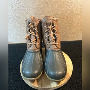 Sperry Top Sider Women’s Saltwater Duck Boots Size 9 M Tan/Dark Brown.